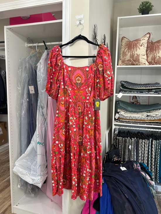 Vince Camuto Dresses & Skirts - Vince Camuto Pink & Orange Floral Midi Dress with Puff Sleeves